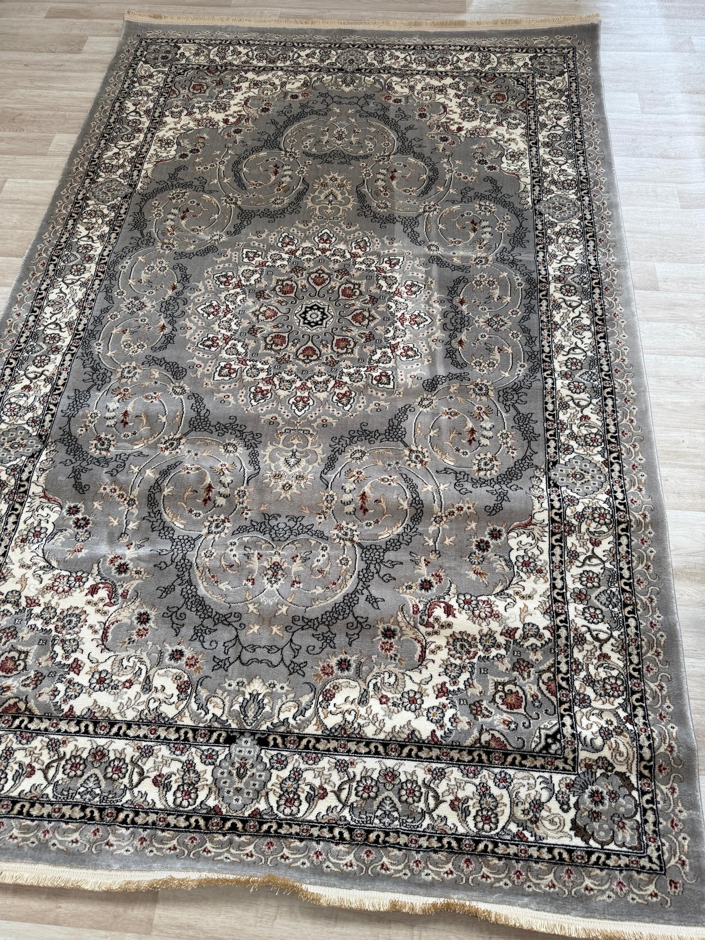 Mistral Medallion Collection - Traditional Style Living Room Rug